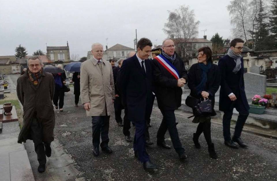 La Députée Sandra Marsaud sur la tombe de François Mitterrand à Jarnac avec Benjamin Griveaux porte-parole du gouvernement le 8 janvier 2018